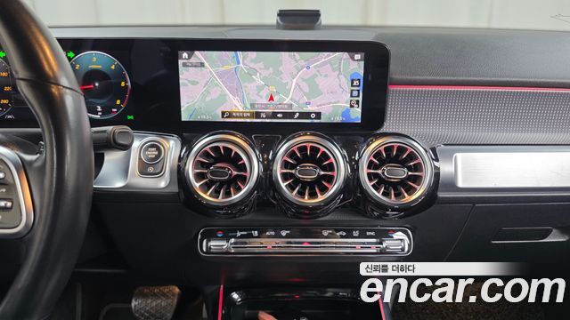 Mercedes-Benz GLB-Class 2022 — photo 19