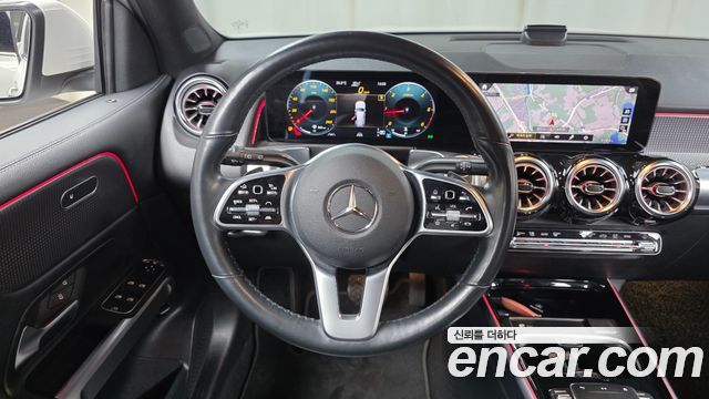 Mercedes-Benz GLB-Class 2022 — photo 20