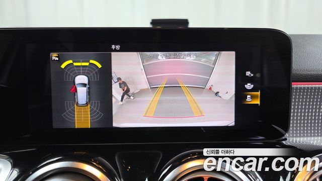 Mercedes-Benz GLB-Class 2022 — photo 21