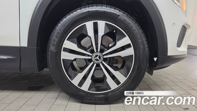Mercedes-Benz GLB-Class 2022 — photo 7