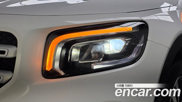 Mercedes-Benz GLB-Class 2022 — photo 8