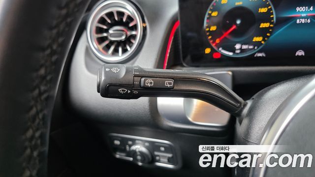 Mercedes-Benz GLB-Class 2022 — photo 28