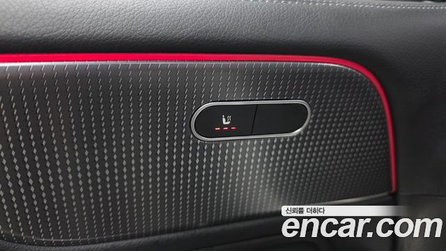 Mercedes-Benz GLB-Class 2022 — photo 30