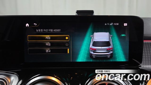 Mercedes-Benz GLB-Class 2022 — photo 31