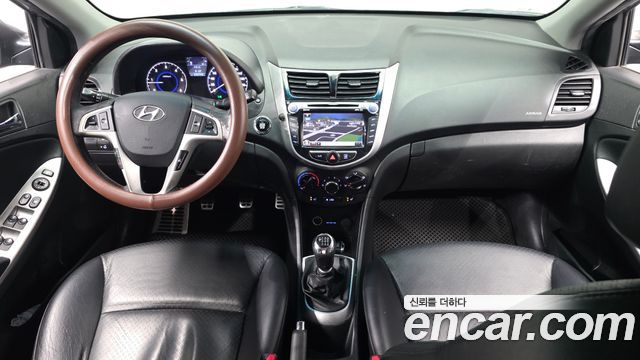 Hyundai Accent 2012 — photo 10