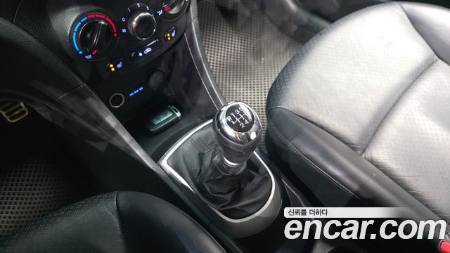 Hyundai Accent 2012 — photo 12