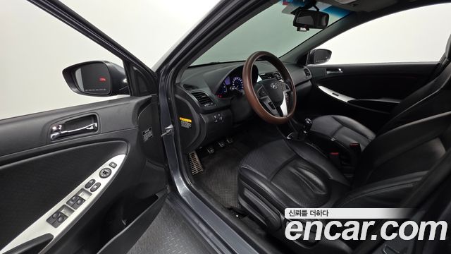 Hyundai Accent 2012 — photo 13