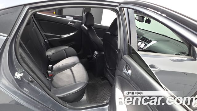 Hyundai Accent 2012 — photo 17