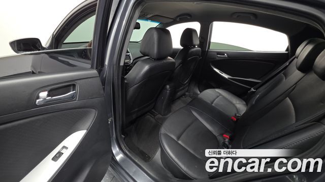 Hyundai Accent 2012 — photo 18