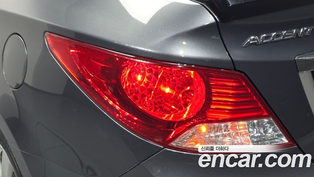 Hyundai Accent 2012 — photo 9