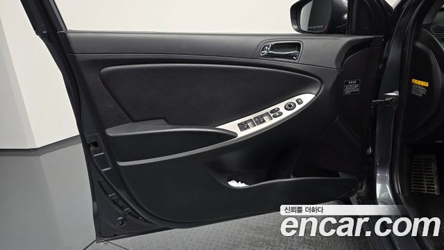 Hyundai Accent 2012 — photo 14