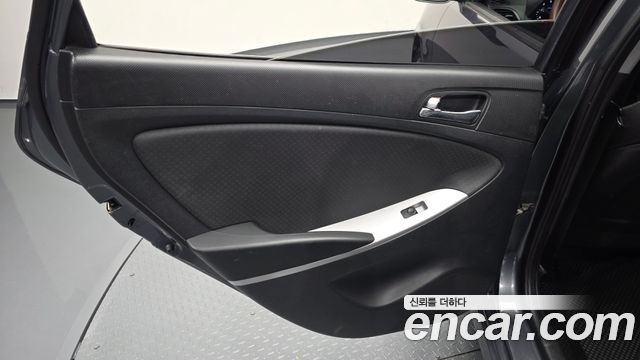 Hyundai Accent 2012 — photo 15