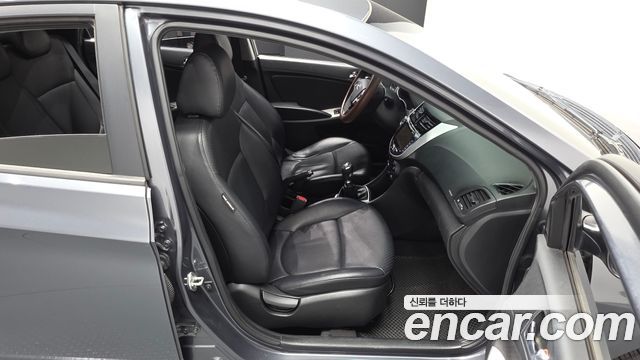 Hyundai Accent 2012 — photo 16
