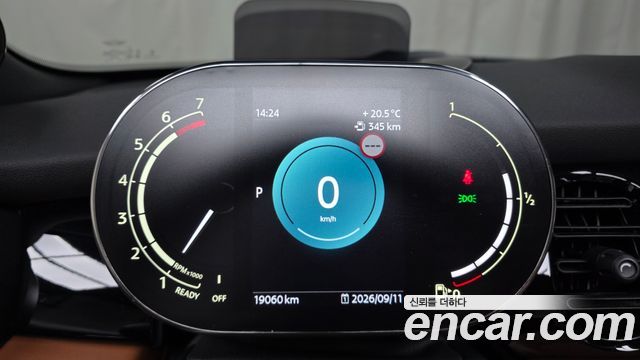Mini Cooper Convertible 2024 — photo 11