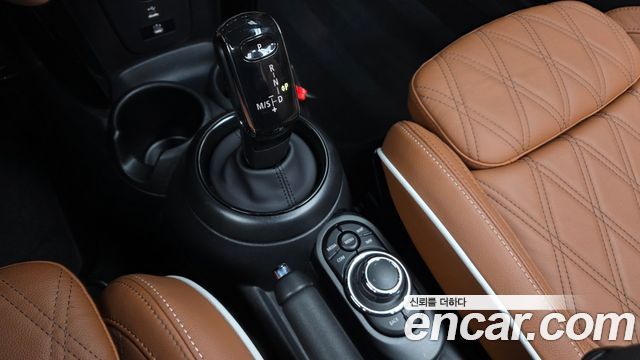 Mini Cooper Convertible 2024 — photo 12
