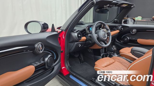 Mini Cooper Convertible 2024 — photo 13