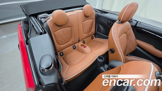 Mini Cooper Convertible 2024 — photo 18