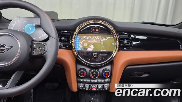 Mini Cooper Convertible 2024 — photo 20