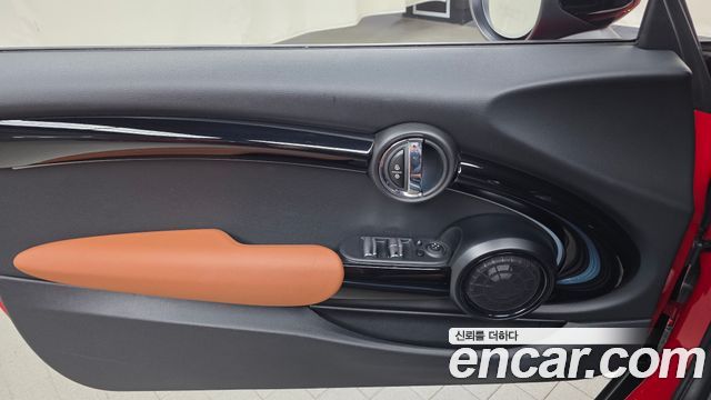 Mini Cooper Convertible 2024 — photo 14