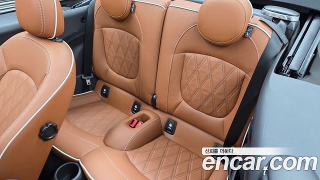 Mini Cooper Convertible 2024 — photo 16