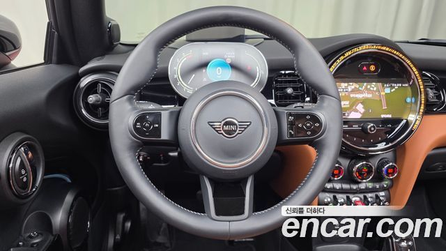Mini Cooper Convertible 2024 — photo 28