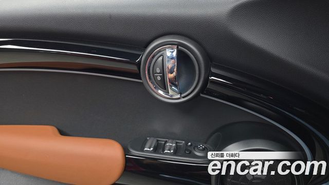 Mini Cooper Convertible 2024 — photo 30