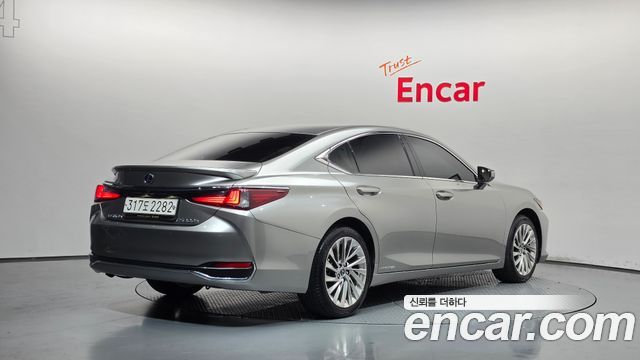 Lexus ES 2021 — photo 2
