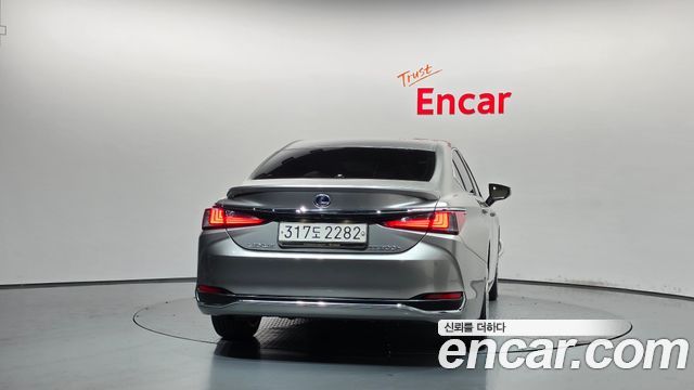 Lexus ES 2021 — photo 4