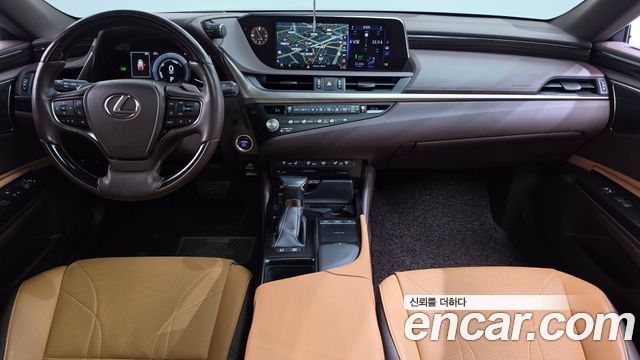 Lexus ES 2021 — photo 10