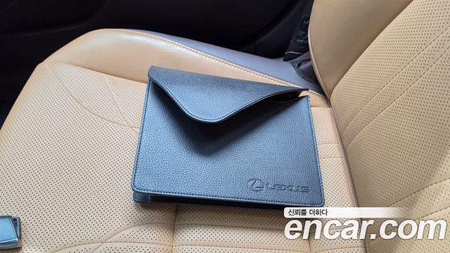 Lexus ES 2021 — photo 22
