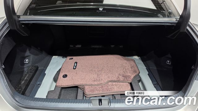 Lexus ES 2021 — photo 26