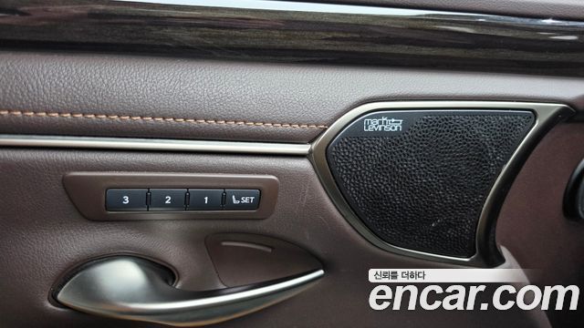 Lexus ES 2021 — photo 36