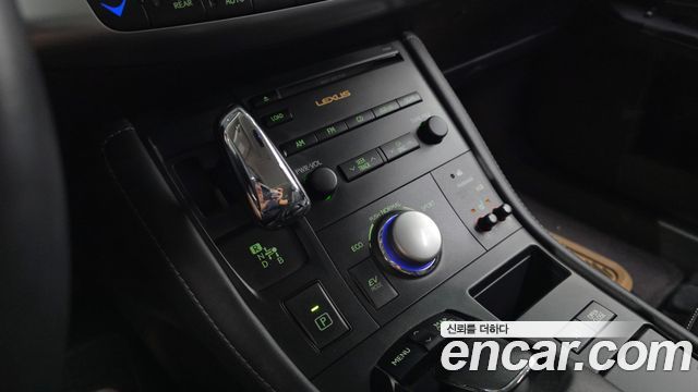 Lexus CT200h 2012 — photo 9