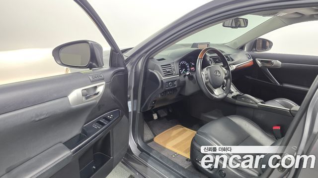 Lexus CT200h 2012 — photo 10
