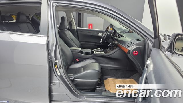Lexus CT200h 2012 — photo 11