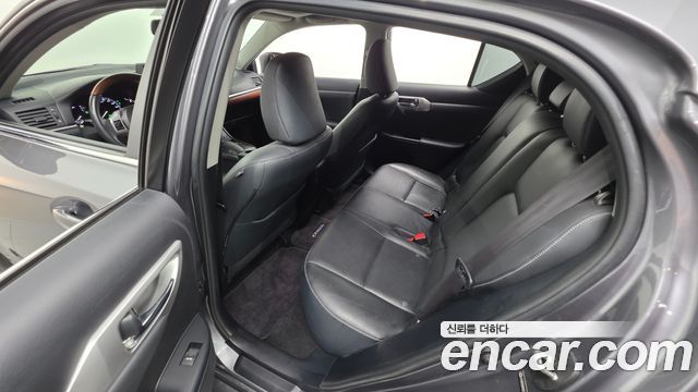 Lexus CT200h 2012 — photo 12