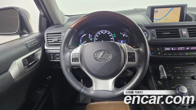 Lexus CT200h 2012 — photo 13