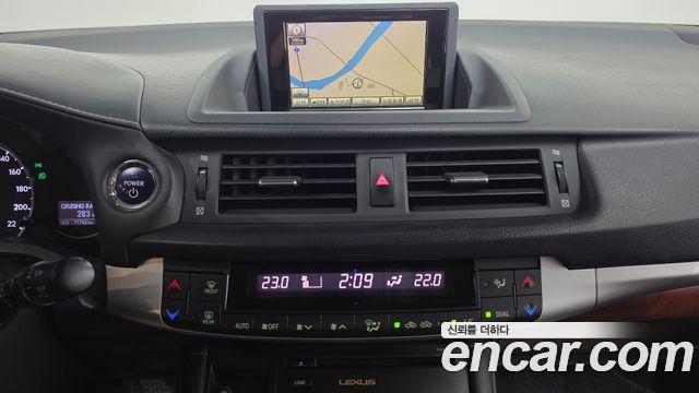 Lexus CT200h 2012 — photo 14