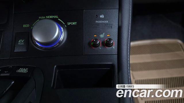 Lexus CT200h 2012 — photo 16