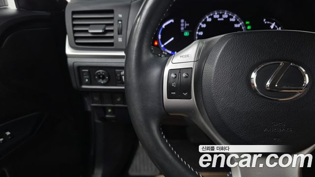 Lexus CT200h 2012 — photo 17