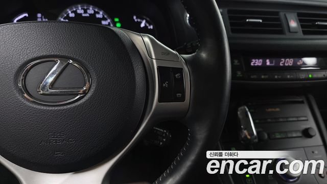 Lexus CT200h 2012 — photo 18