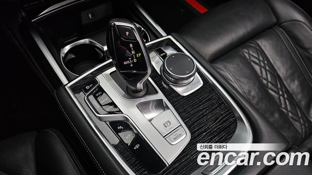 BMW 7-Series 2018 — photo 9