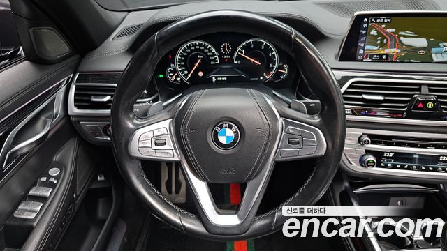 BMW 7-Series 2018 — photo 12
