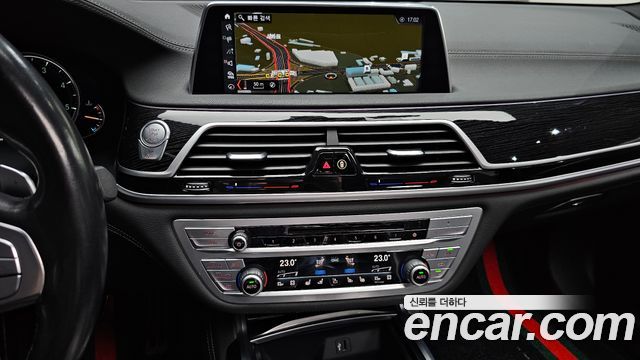 BMW 7-Series 2018 — photo 13