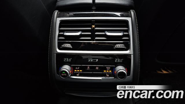 BMW 7-Series 2018 — photo 18