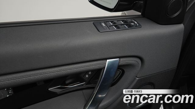 Land Rover Discovery Sport 2023 — photo 24