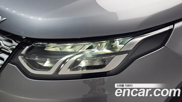 Land Rover Discovery Sport 2023 — photo 8