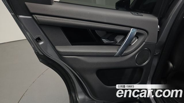 Land Rover Discovery Sport 2023 — photo 15