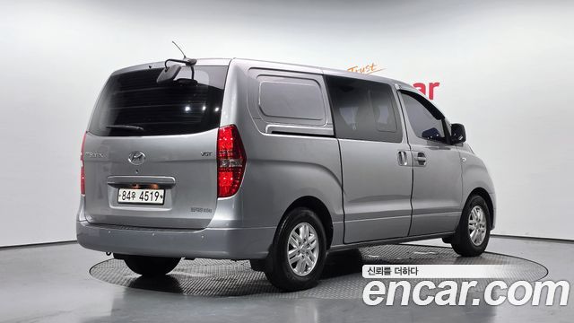 Hyundai Starex 2017 — photo 2
