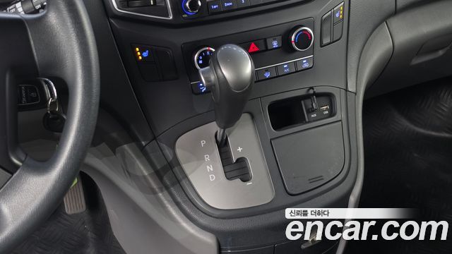Hyundai Starex 2017 — photo 12